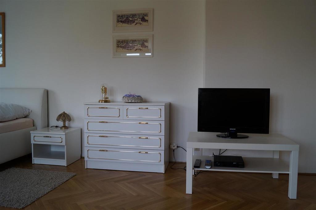 Apartman U Stadionu Броумов Экстерьер фото